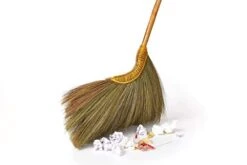 SN SKENNOVA - 1 Piece Of Asian Broom Whisk Broom Thai Natural Grass Broom Solid Wood Handle Rattan Hand Grip (Kong Grass, 39 Inch) -Household Cleaning Supply Store 31CNfTPBnJL